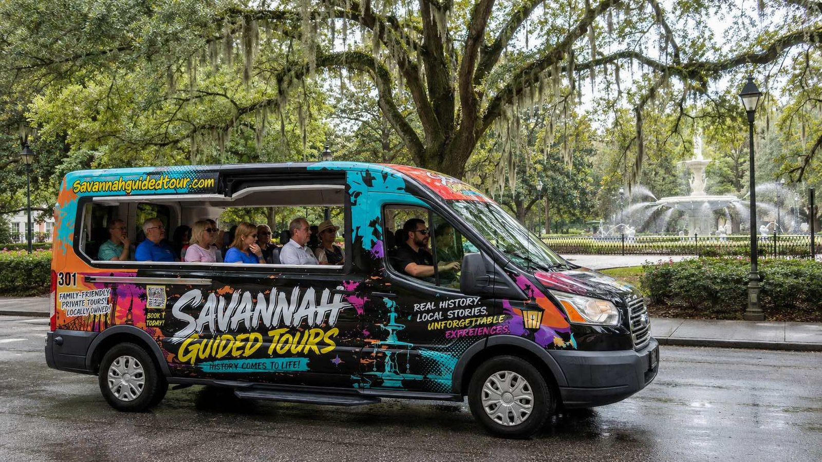 A happy group having a tour with Savannah Guided Tour